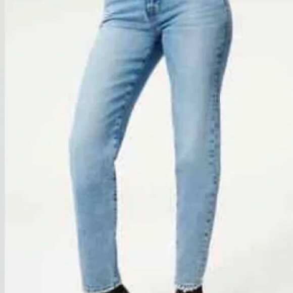 Good American Good Legs Straight Jeans 20 - Picture 7 of 8